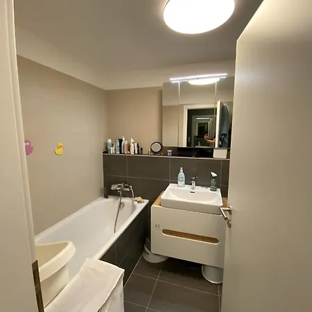 New, Free Parking, Big Balcony Premiere アパート