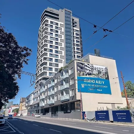 Apartment New, Free Parking, Big Balcony Premiere *
